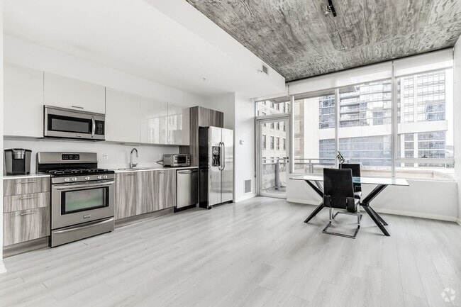 Building Photo - 1345 S Wabash Ave Unit 412 Rental