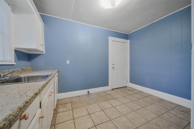 Photo - 3301 Dennis St