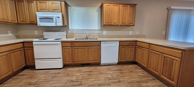 Photo - 3285 E 11 Mile Rd