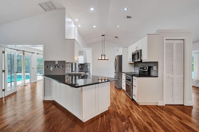 Photo - 1283 Barnstaple Cir