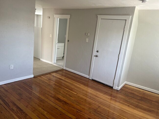 Photo - 27 Warren Ave Unit 3-3