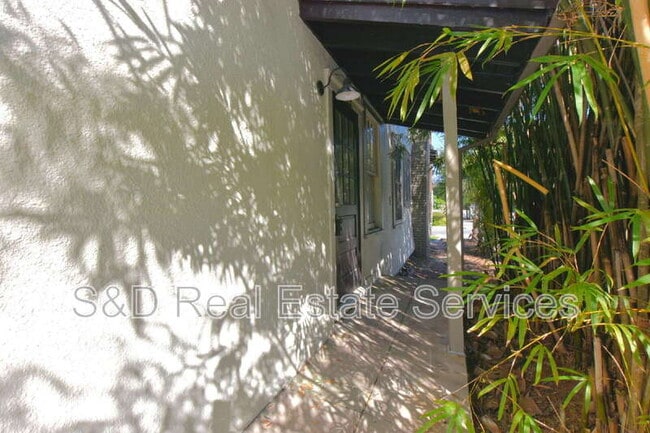 Photo - 709 1/2 Park Hill Ave.