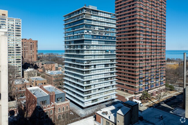 Alternar - 320 W Oakdale Ave