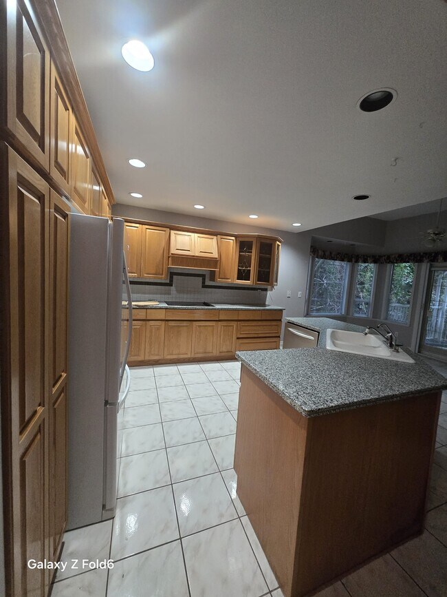 Photo - 17304-17396 96 Ave