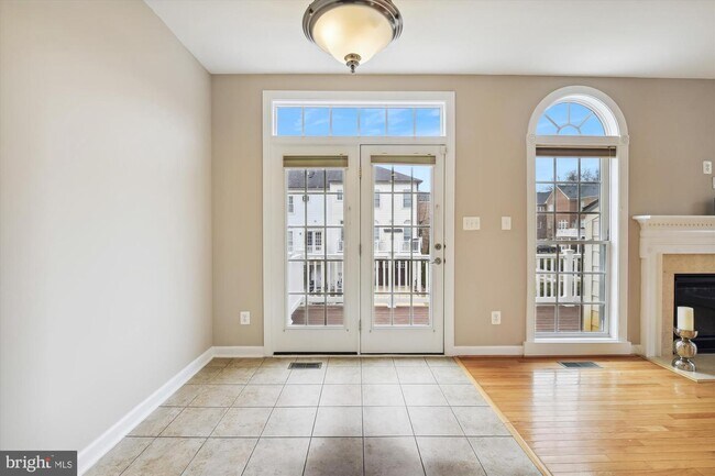 Photo - 129 Norwich Ln