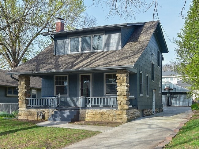 Waldo 4 Bed 2 Bath Home + 2 Car Garage - Waldo 4 Bed 2 Bath Home + 2 Car Garage
