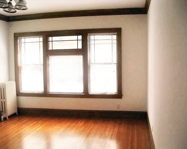 Sala de estar - 1785 Bryant Ave S