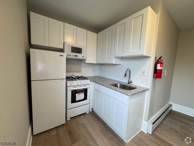 Building Photo - 22 S Mountain Ave Rental