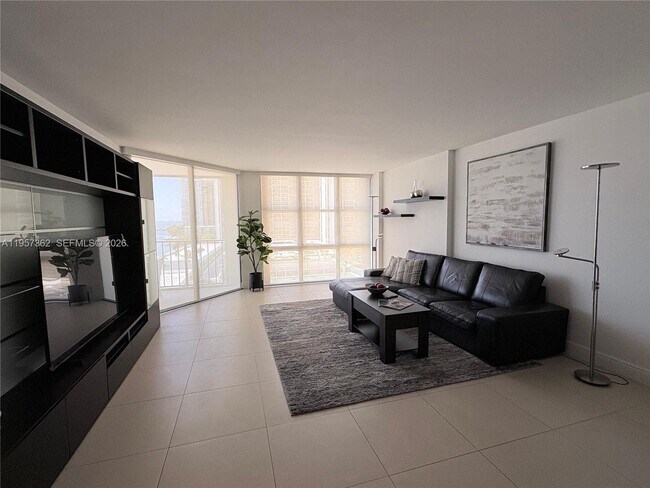 Building Photo - 1865 Brickell Ave Unit A810