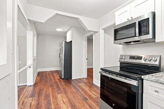 Photo - 1124 Clark St