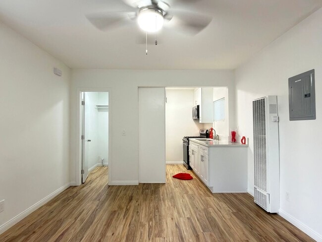 Building Photo - LB0167 Unit 169 1/2 E 67th St