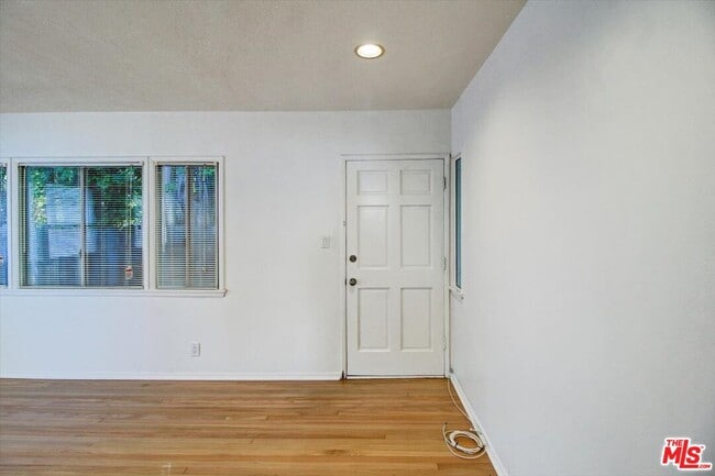 Photo - 1057 17th St Unidad rear