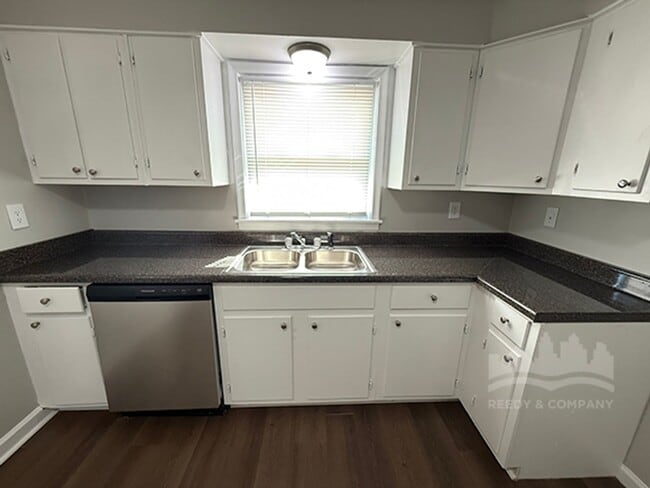 Photo - 3547 Barron Ave