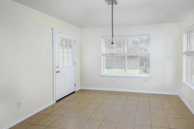 Photo - 405 Magnolia Estates Dr