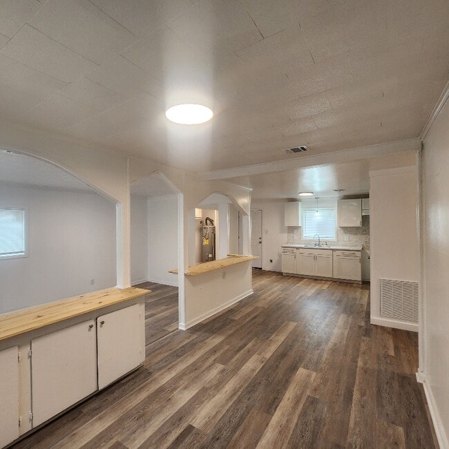 Photo - 308 Liston St