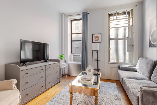 Building Photo - 104 MacDougal St Rental