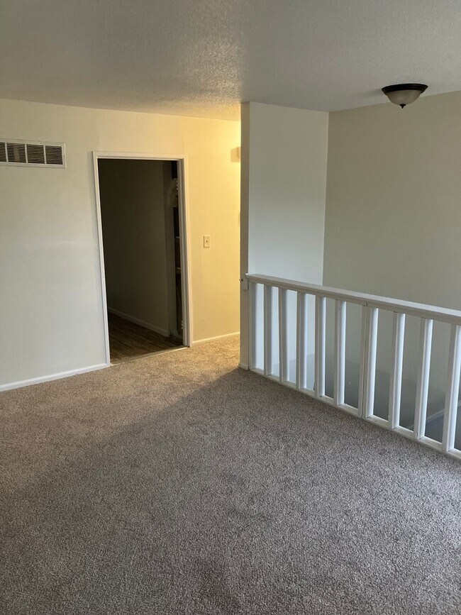 Large 3 bedroom 1,300 Rental For Rent in Overland Park, KS