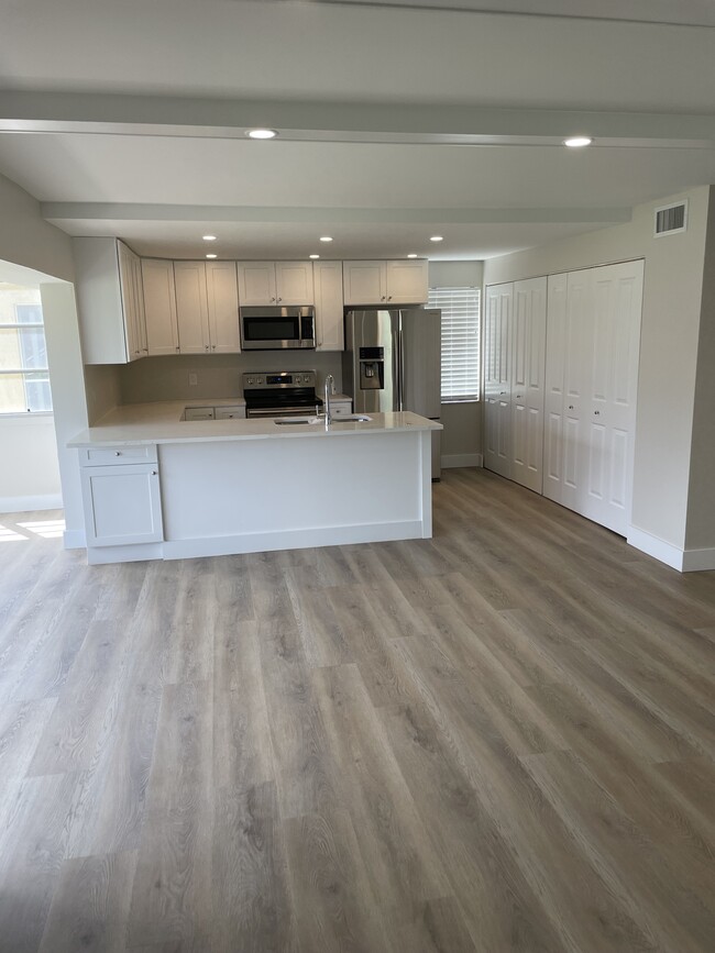 Building Photo - 1400 Pompei Ln Unit #31