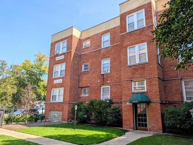 Building Photo - 3151 W Argyle St Rental