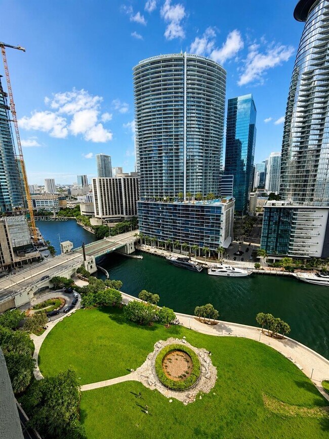 Photo - 475 Brickell Ave Unidad 3908