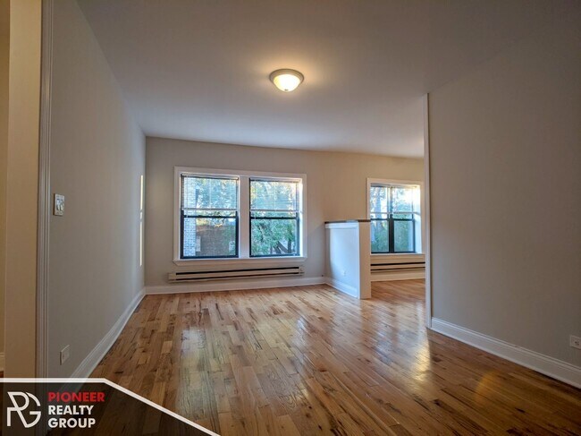 Photo - 630 W Cornelia Ave