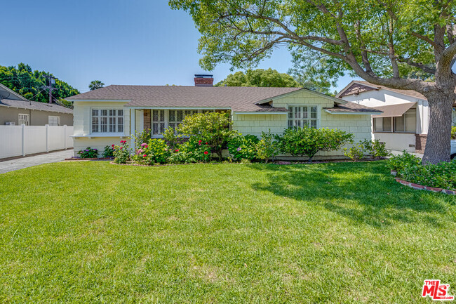 Building Photo - 12312 Hatteras St Rental