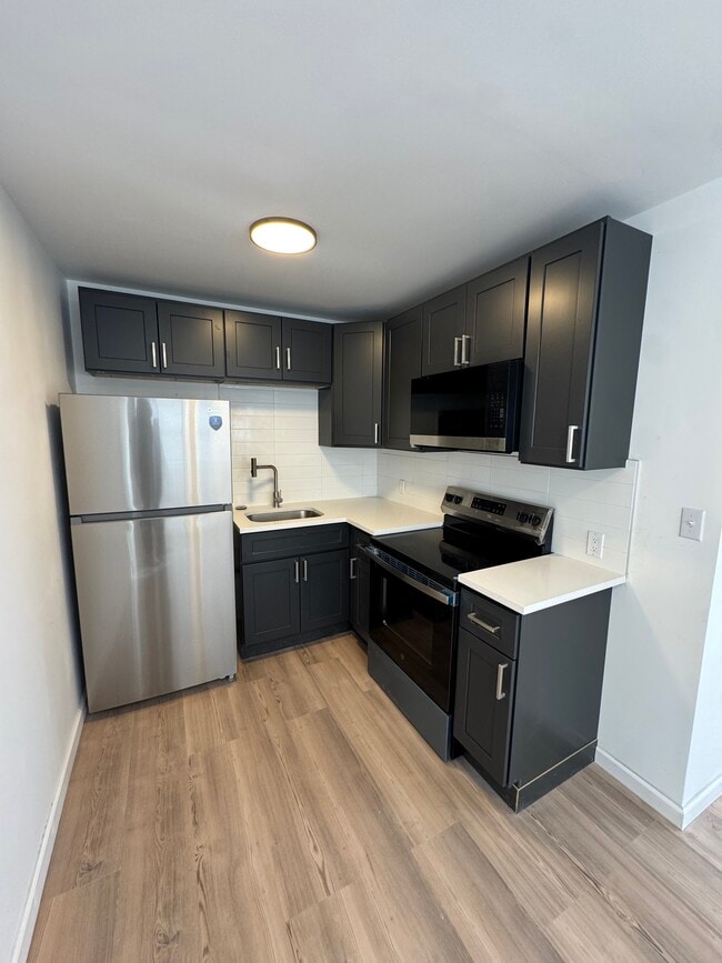 Building Photo - 839 S Jackson St Unit 3