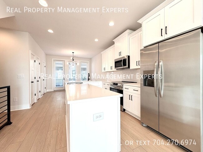 Photo - 2158 N Graham St