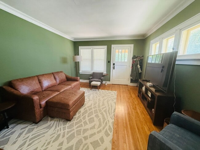 Photo - 4666 Poppleton Ave