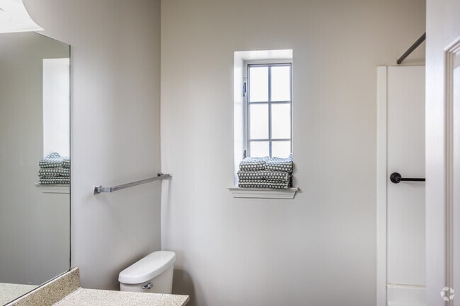 1BR, 1BA - 782SF - Bathroom