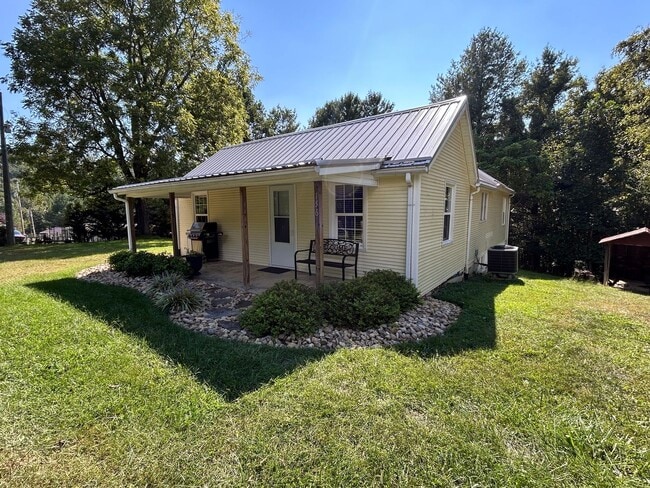 Building Photo - 156 Thomas Hill Rd