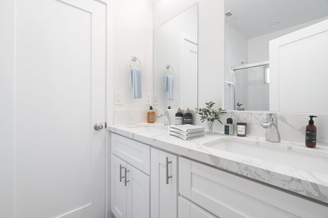 Photo - 4842 College Ave