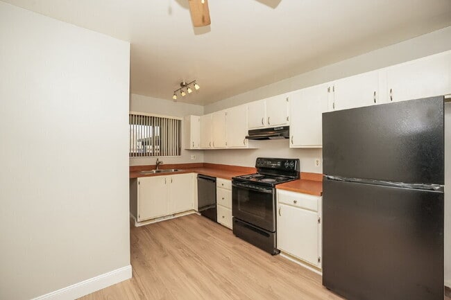 Photo - 9471 Madison Ln