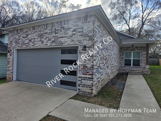 Photo - 3122 Main St