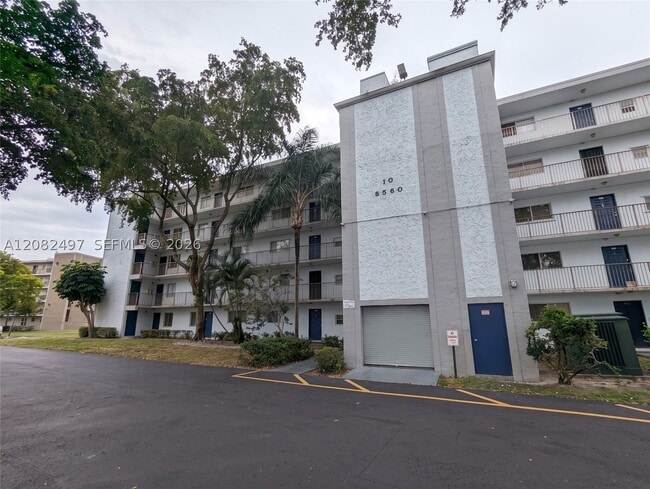 Building Photo - 8560 N Sherman Cir Unit 308