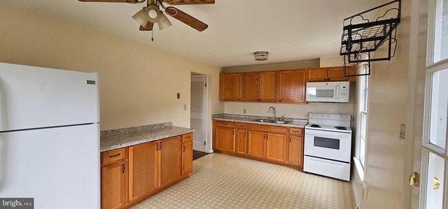 Photo - 230 E Whitlock Ave