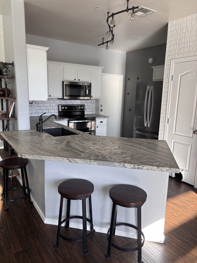 Photo - 1350 S Greenfield Rd