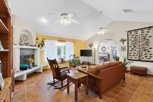 Photo - 2004 Vista Lejano