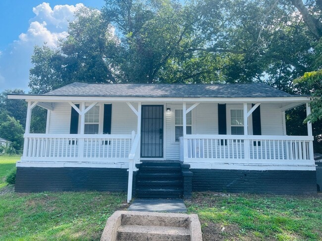 Building Photo - Fully renovated, 2 bed, 1 full bath, New L...