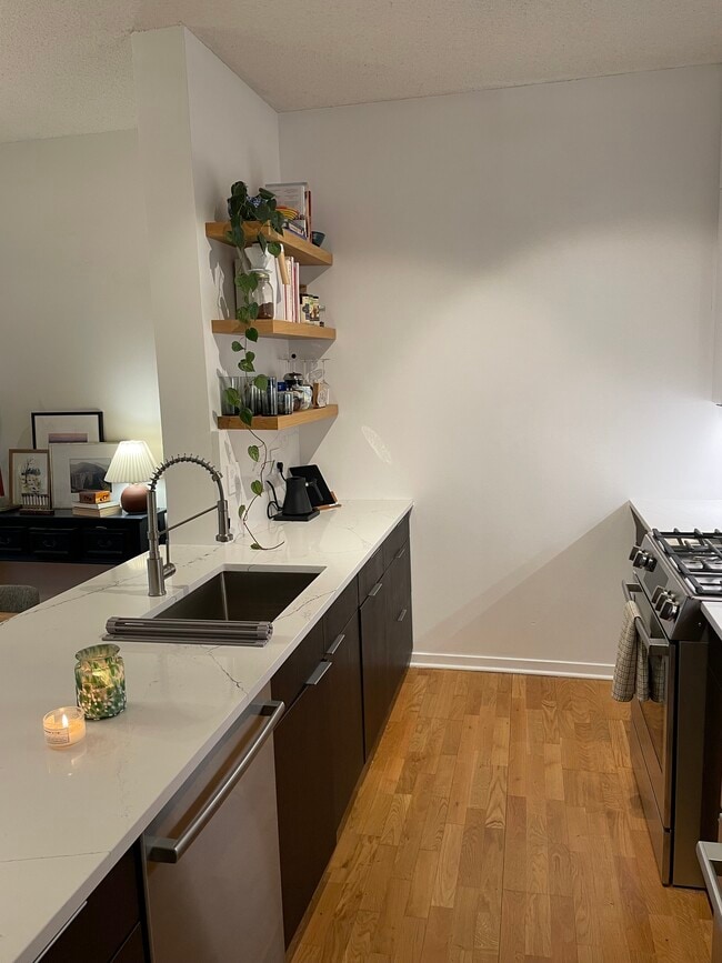 Photo - 1546 N Orleans St Unit 806