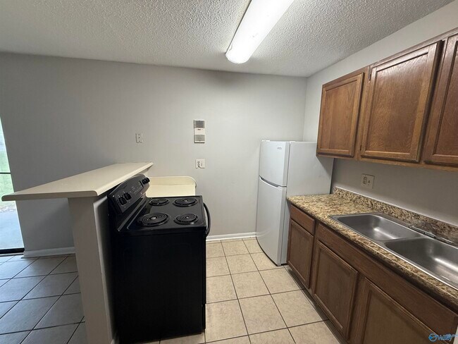 4902 Cotton Row NW Unidad B