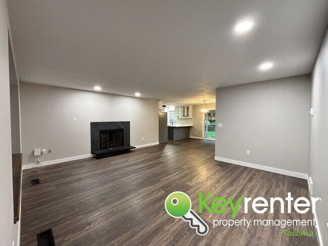 Photo - 7920-7922-7922 37th St Ct W Unidad 7922 37th St Ct W