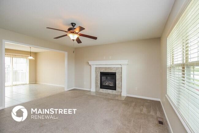 Photo - 407 192nd St