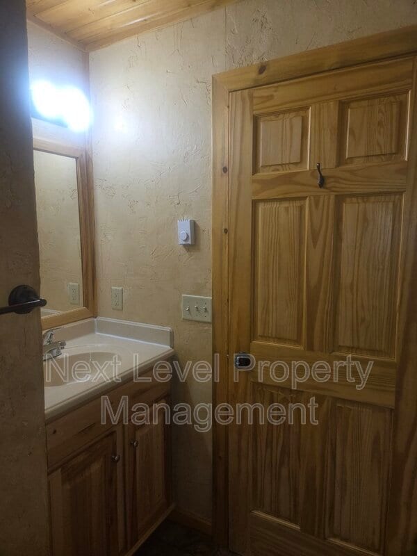 Photo - 111 E Cottonwood Dr