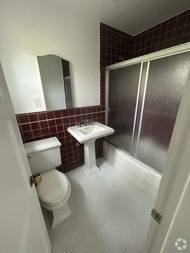 Building Photo - Cloverfield Unit A Rental