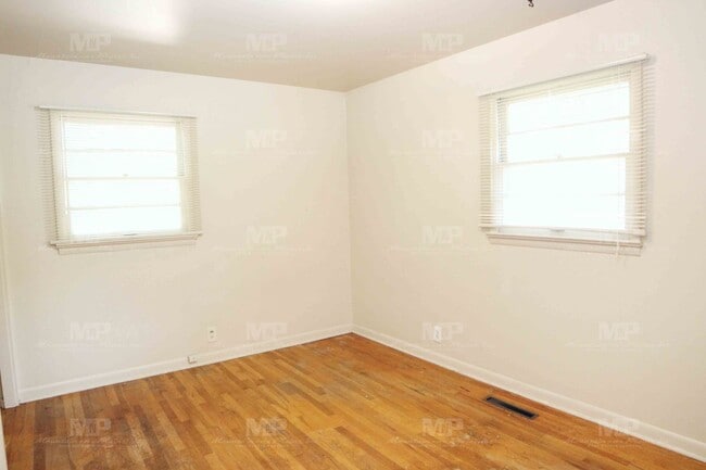 Photo - 609 W Prospect Rd