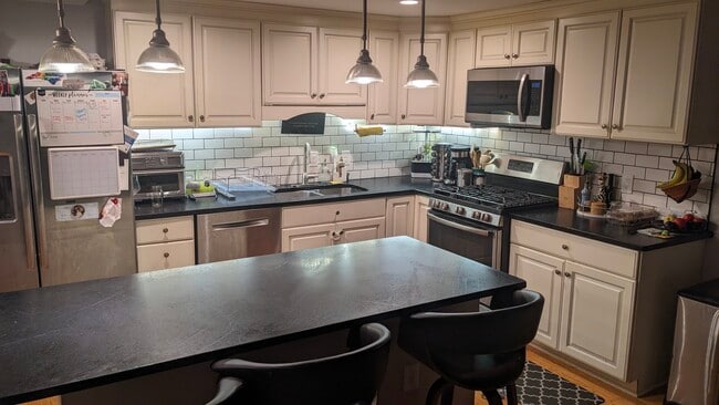 Photo - 2634 Caroline St