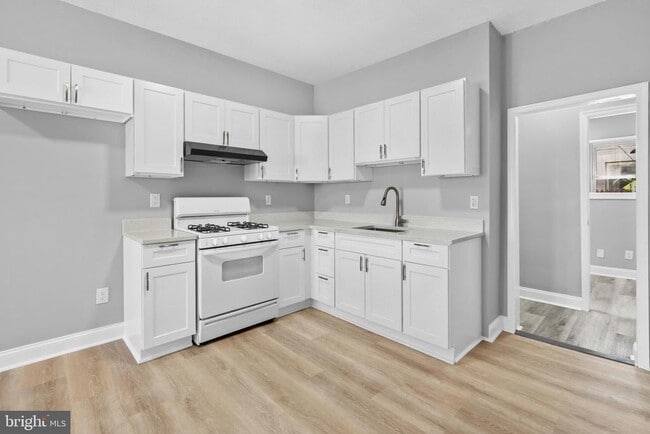 Photo - 510 E Willard St