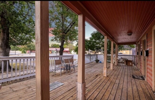 Photo - 1614 W Kings Hwy