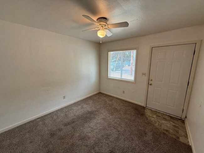 Photo - 1570 Bellevue St SE